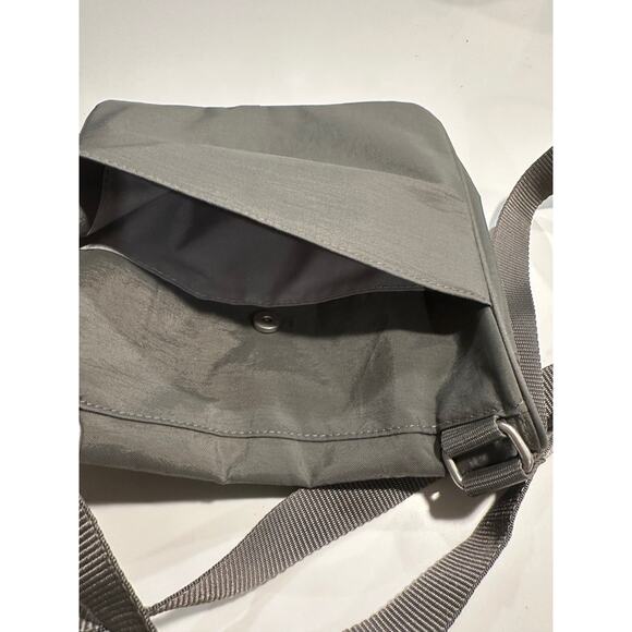 Baggallini NWOT Flap 2 It Large Lightweight Nylon Gray Crossbody Bag - Picture 7 of 15